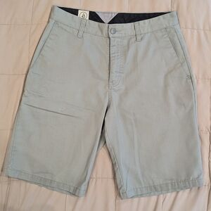 Volcom Men's Gray Flat Front Shorts, 9 Inch Inseam